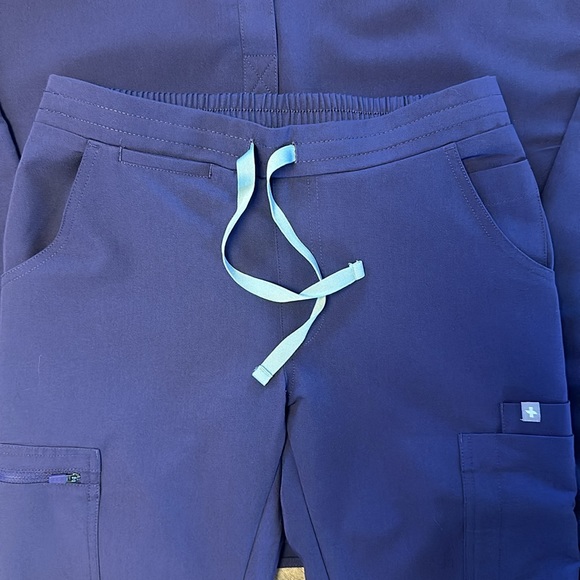 Figs Scrubs Set - Picture 2 of 3